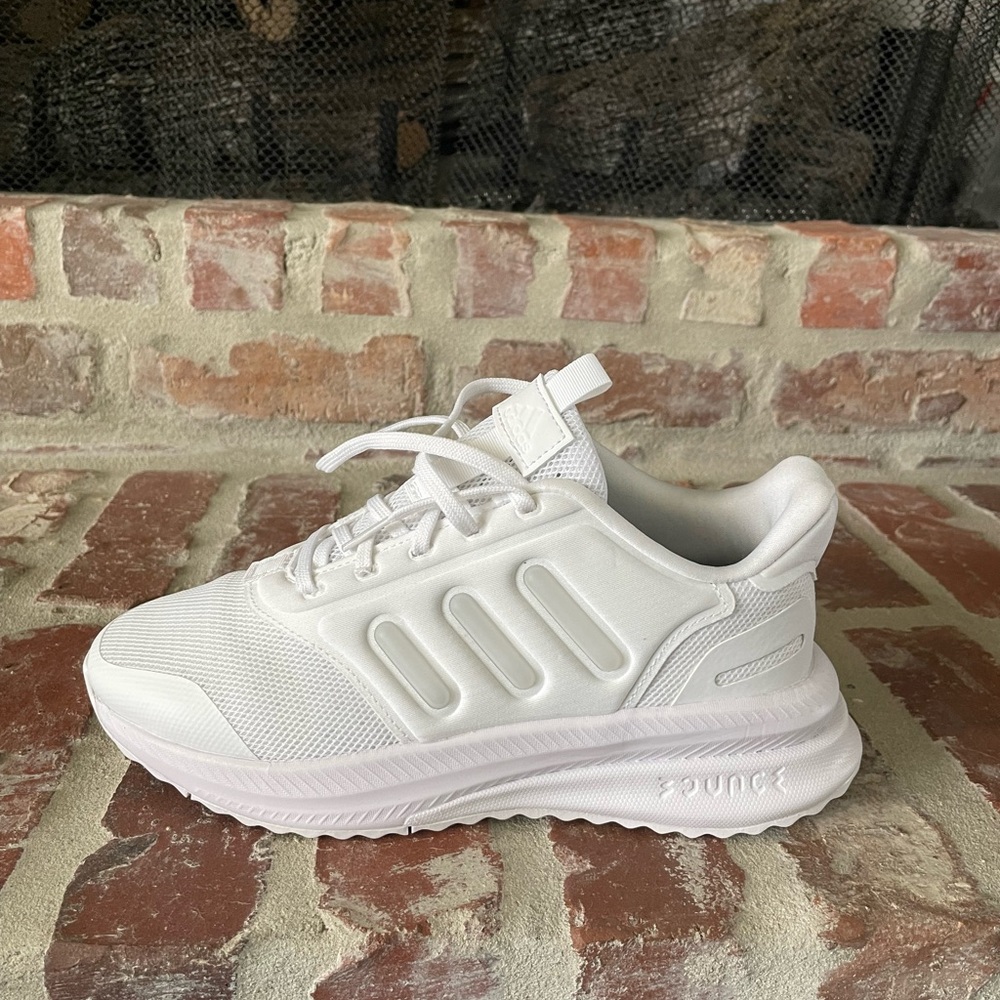 New with tags in box Adidas big boys size 5.5